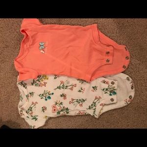 2 pack Carter’s onsies